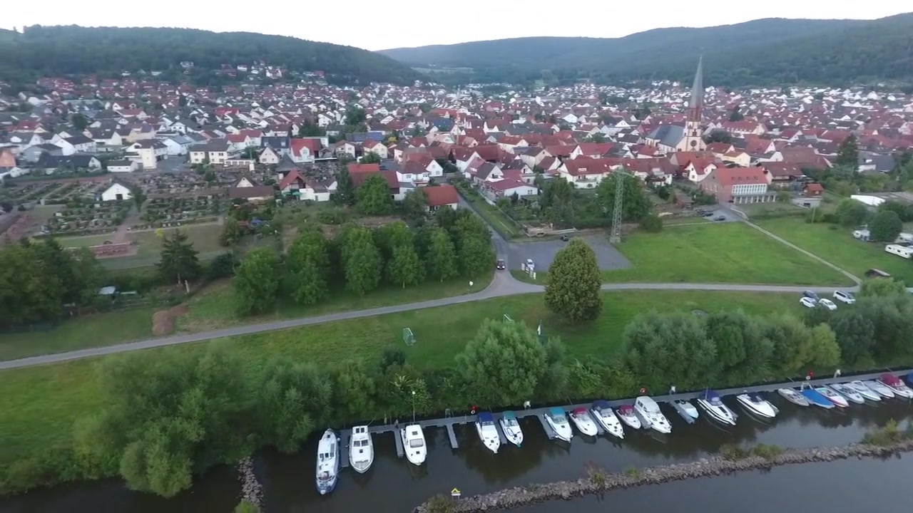 Luftaufnahme vom Hafen der Heubacher Bootsfreunde am Main