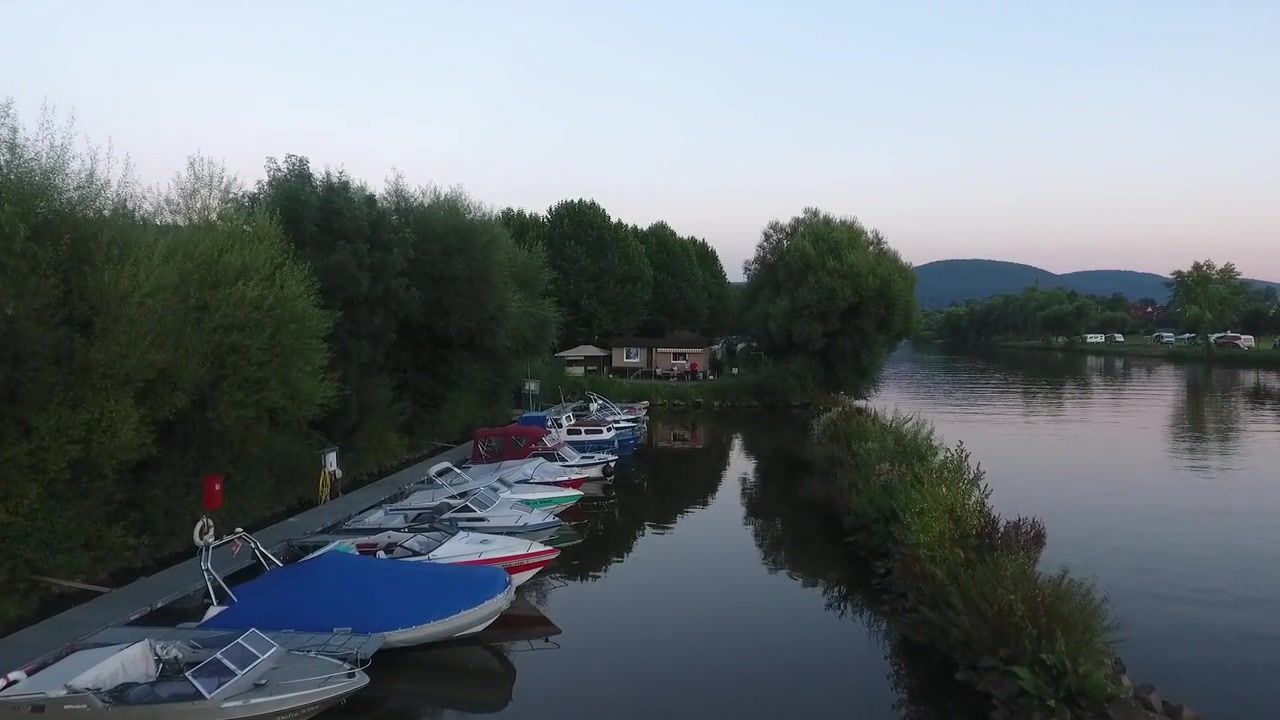 Steg und Ausleger im Hafen der Heubacher Bootsfreunde